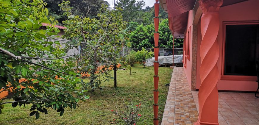 Lote con casas de 1223 metros en Hatillo Nuevo, Savegre, Aguirre, de Puntarenas